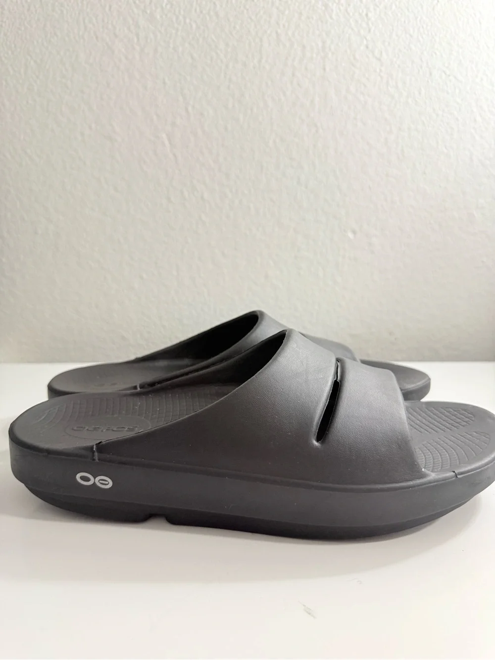 OOFOS Sandals Men size 7 Black Slide Sandals Recovery Footbed